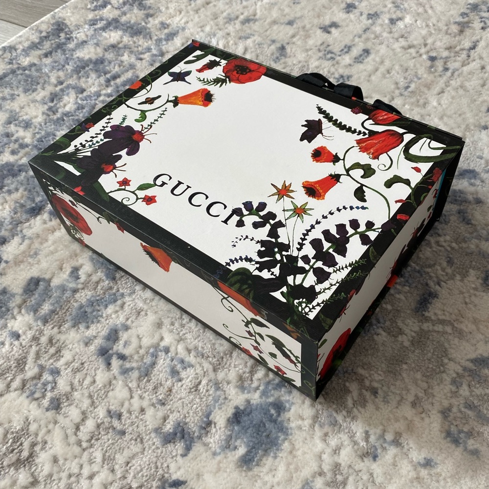 Authentic Gucci box with magnetic closure